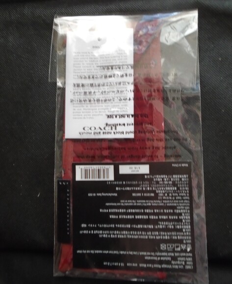 COACH BURGANDY UNICORN FACE MASK WITH VINTAGE ROSE PRINT - Picture 2 of 6